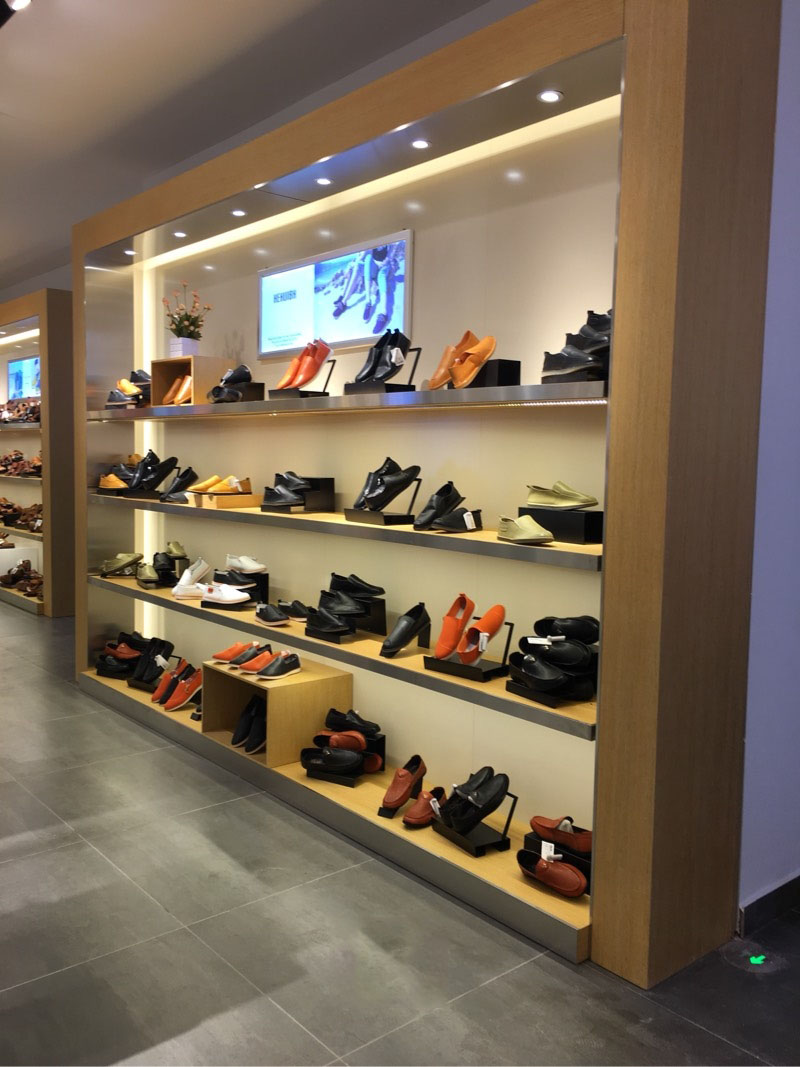 服裝百貨店鞋子區設計