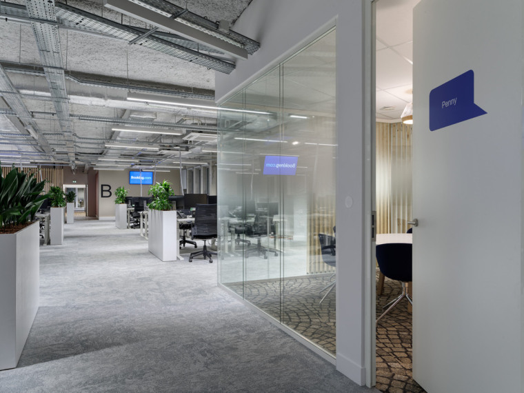 2000平辦公裝修設(shè)計效果圖