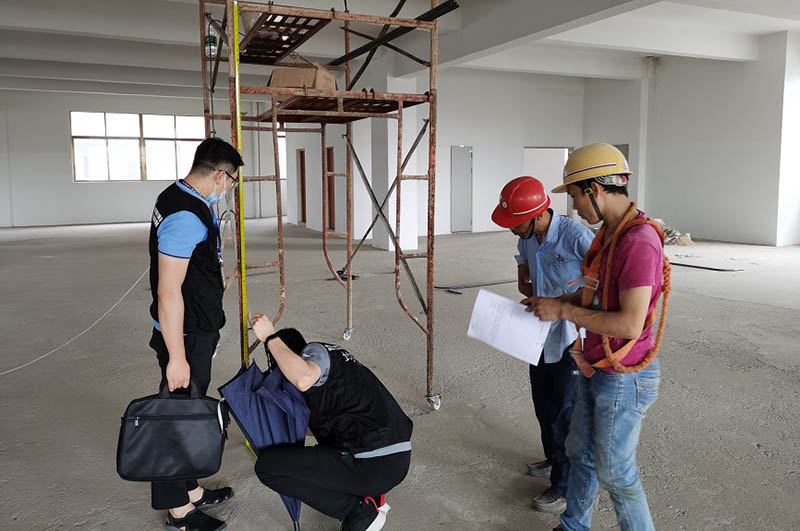 辦公室裝修現場高空作業檢查